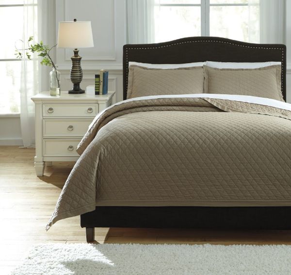 Picture of Alecio Queen Quilt Set