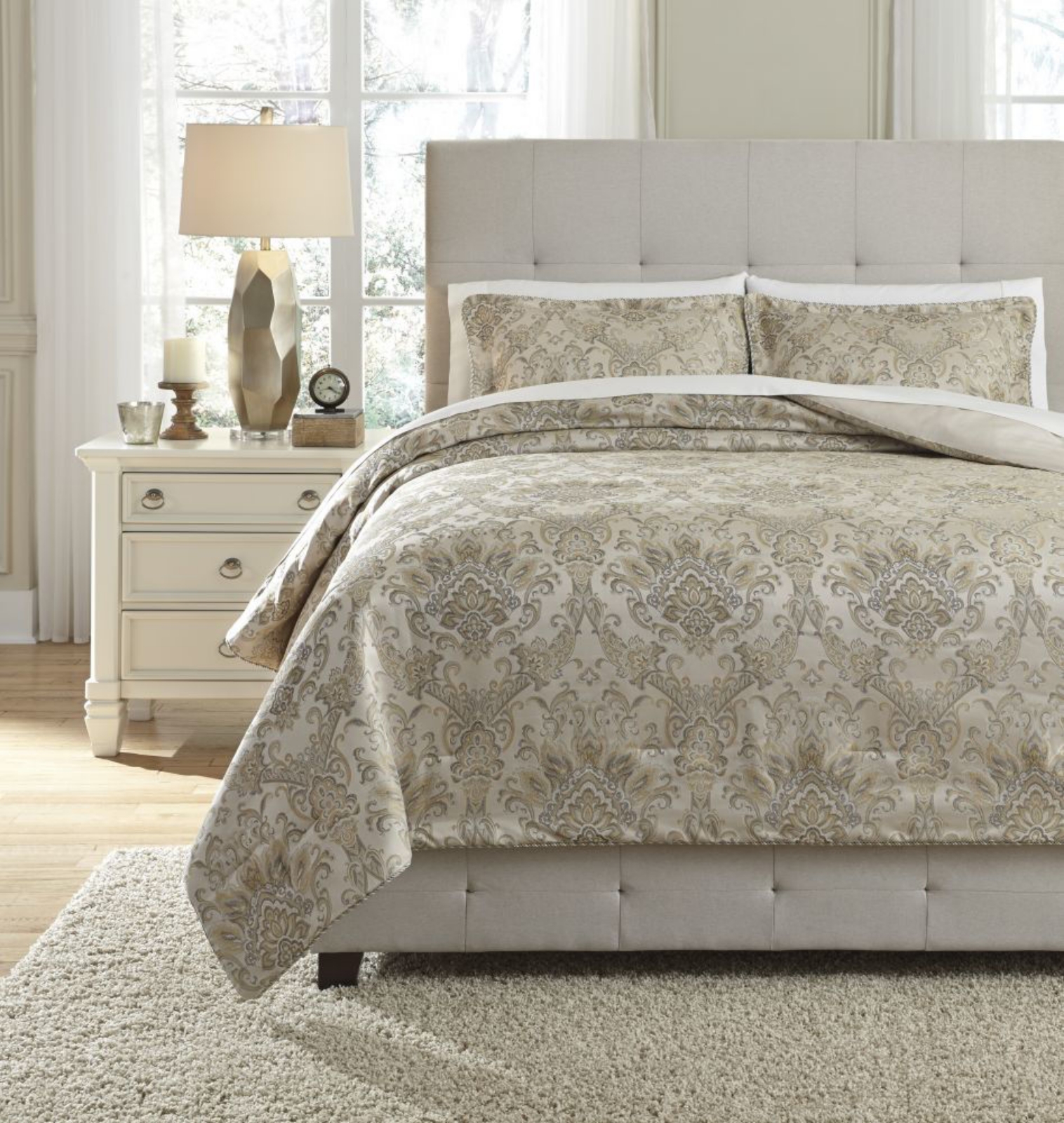Picture of Amil Queen Comforter Set