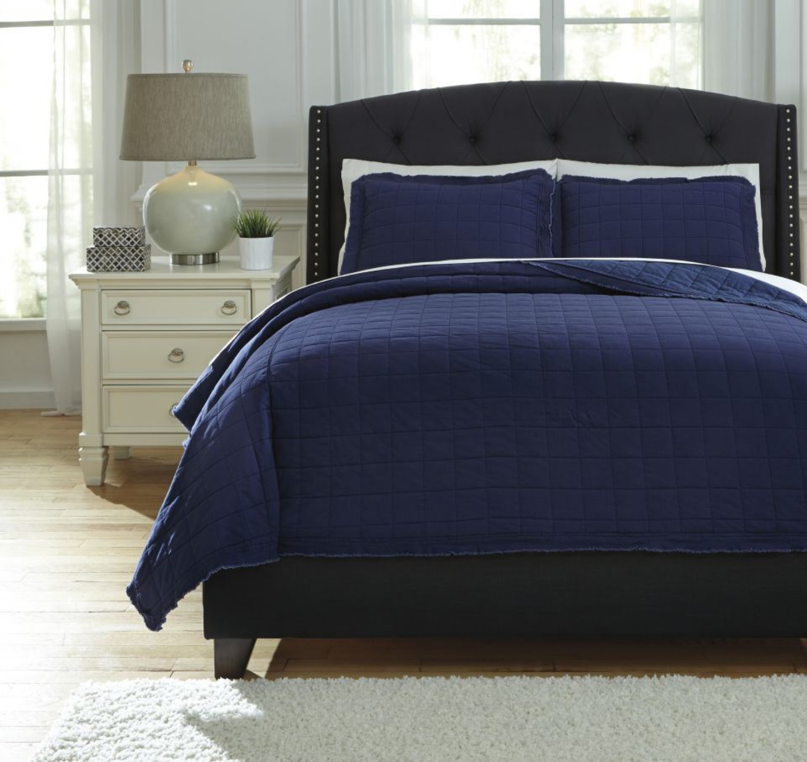 Picture of Amare Queen Coverlet Set
