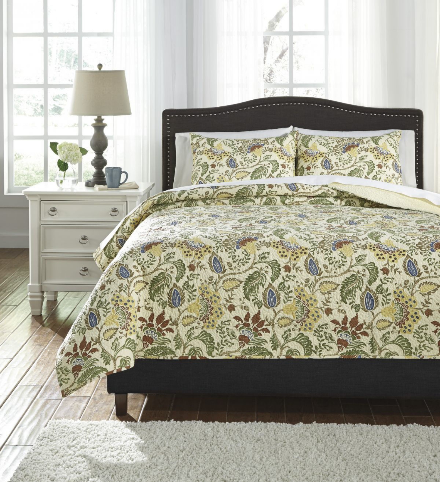 Picture of Damyan Coverlet Set