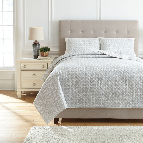 Picture of Mayda Queen Quilt Set
