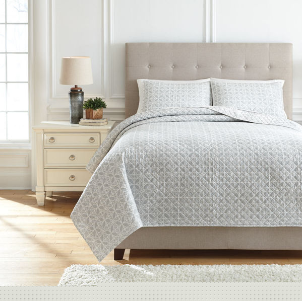 Picture of Mayda Quilt Set