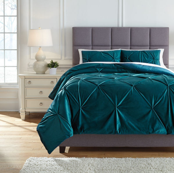 Picture of Meilyr Comforter Set