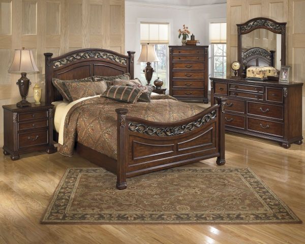 Picture of Leahlyn 5 Piece King Bedroom Group